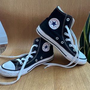 EUC kids converse all⭐️star high top size 1
